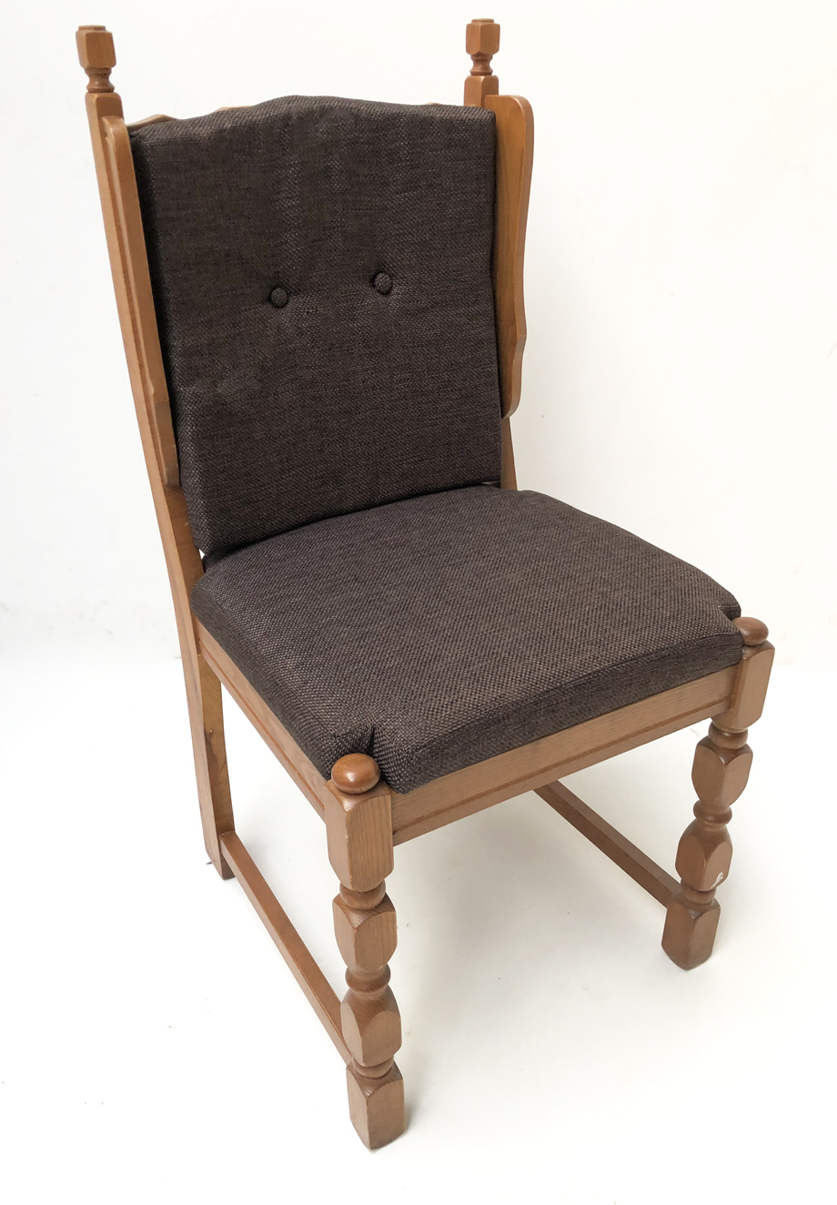 Neupolsterung EKA Wohnmöbel Esszimmer Stühle. Sitz und Rückenlehne, Verano 109