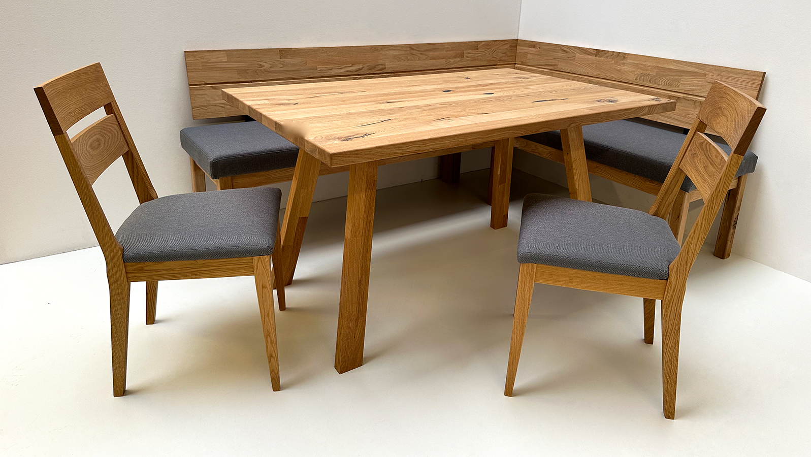 Eckbankgruppe Lorenzo, Eiche, Sondermaß 205/155 cm, Tisch 140/90 cm, Eckbank und Stuhl, Verano 688