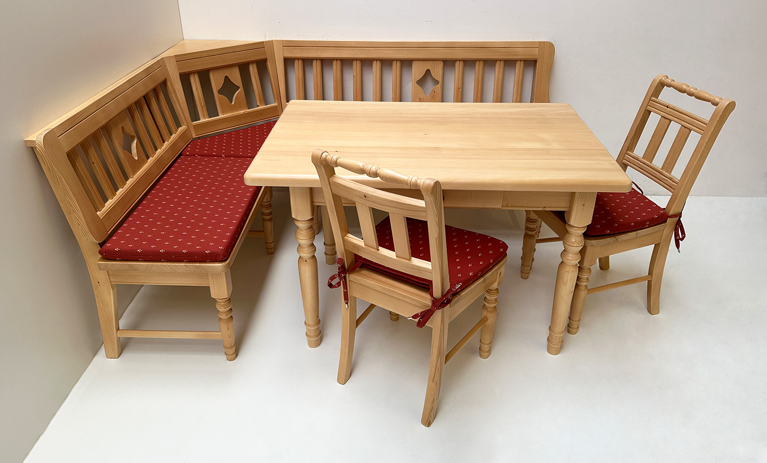 Eckbankgruppe Rangau 150/190, Tisch 80/120 cm, 2 Stühle, Kundl rot