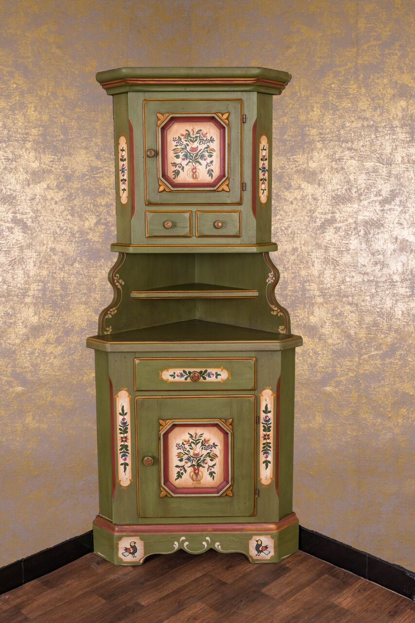 Voglauer Anno 1700 Eckschrank Bauernschrank