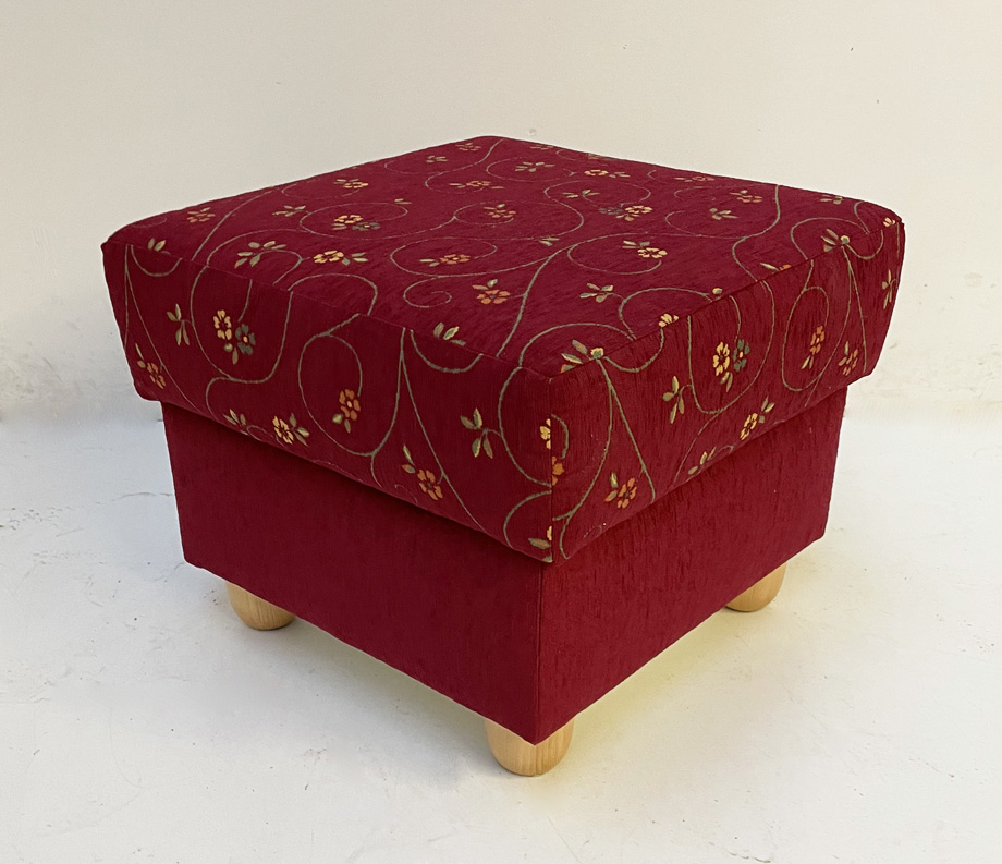 Polsterhocker ANTON, Fichte, Pöchlarn Ranke Bordeaux