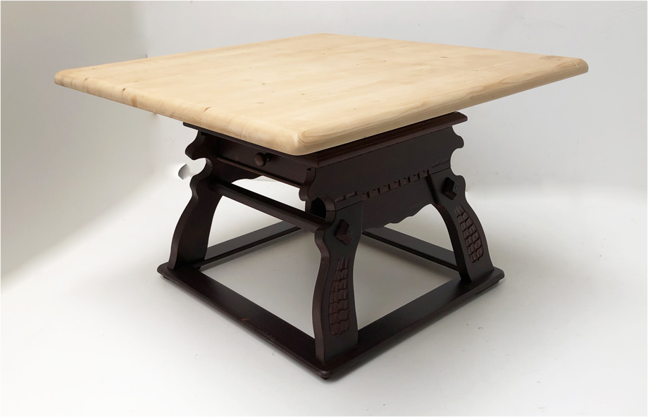 Jogl-Tisch Landau 120/120 mit Schub, Sonderton Mahagoni Colonial, Clou 2213. Platte Fichte R138