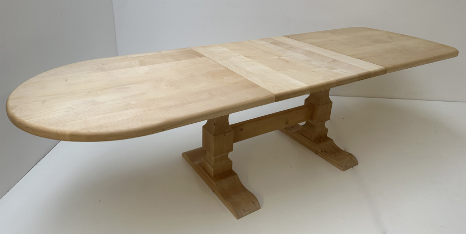 Klostertisch Mittelsäulen-Tisch, gefräste Säulen, 90/200/280cm Ovalplatte, Ahorn, 2 Einlegeplatten
