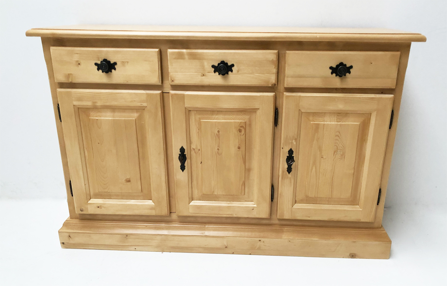 Kommode Füssen Tölz  mit Sockel,3 Türen u. 3 Schubfächer, Rosner gewachst ! Metallknöpfe und Rosette