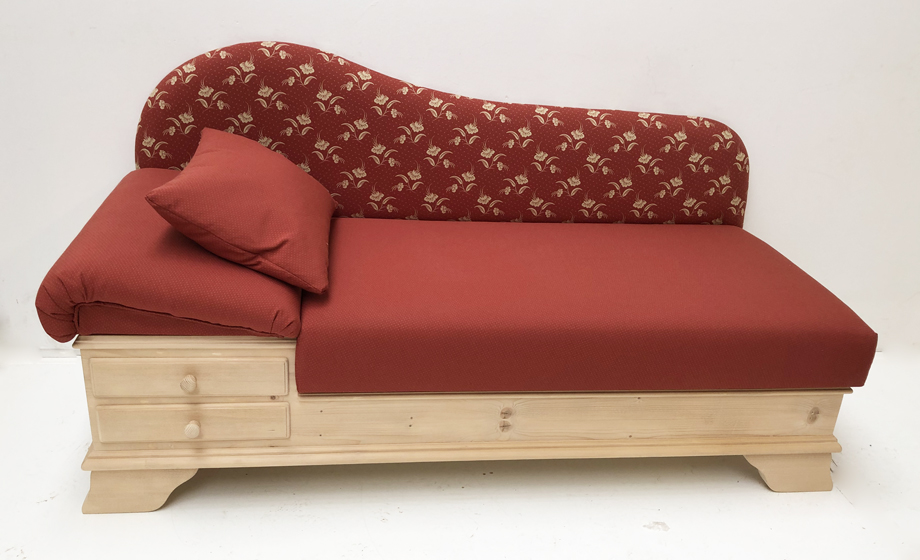 Kurzsofa Liege Chiemgau Sonderlänge 170 cm, Kössen rot, Wels rot ! mit Holzknöpfen