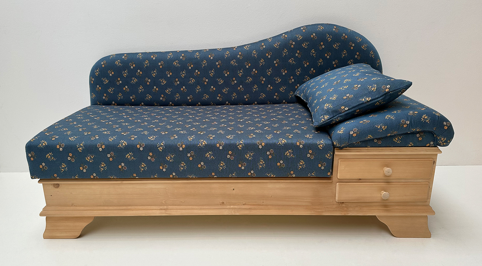 Sofa Liege Chiemgau Sonderlänge 170 cm, Mülheim Streublume blau