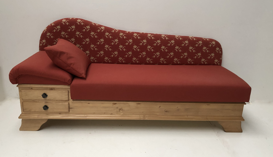 Kurzsofa Liege Chiemgau, Sonderlänge 170 cm, Kössen rot, Antik hell, Wels rot, 38 Lagerstoffen