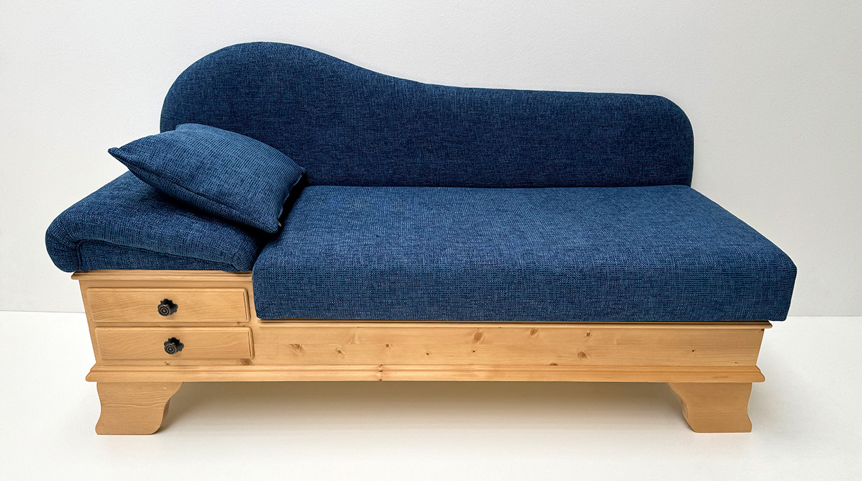 Sofa Liege Chiemgau Sonderlänge 175 cm, Sitzhöhe 50 cm, Rosner Hartwachs, Stoff Natura 813 blau