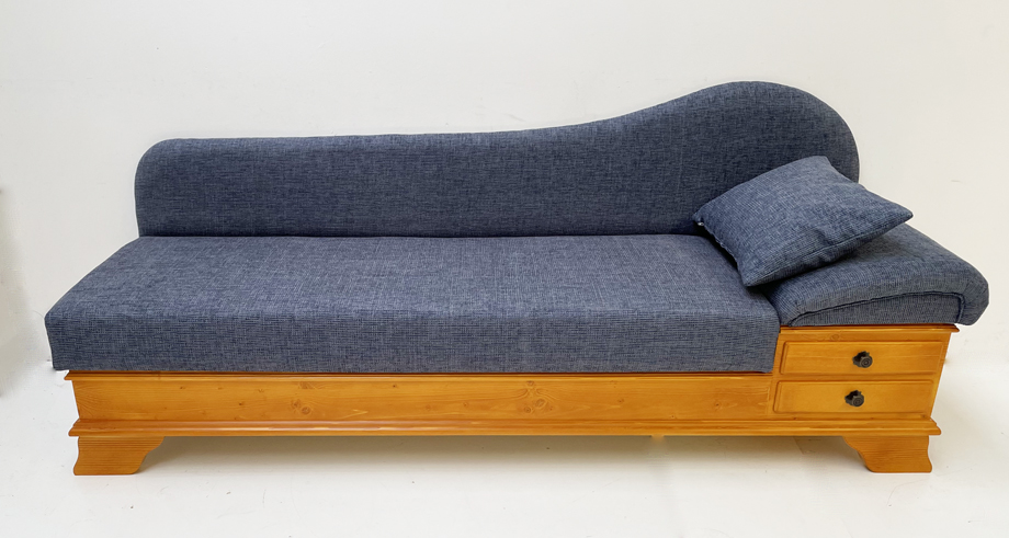 Sofa Liege Chiemgau Sonderlänge 220 cm, Sonderton Honig 07 Dunkel, Stoff Natura 812 blau