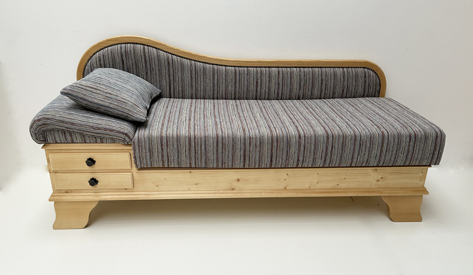 Sofa Liege Garmisch, Kopfteil links, Sitzhöhe 50 cm, Rosner lackiert, Salzburg Reich