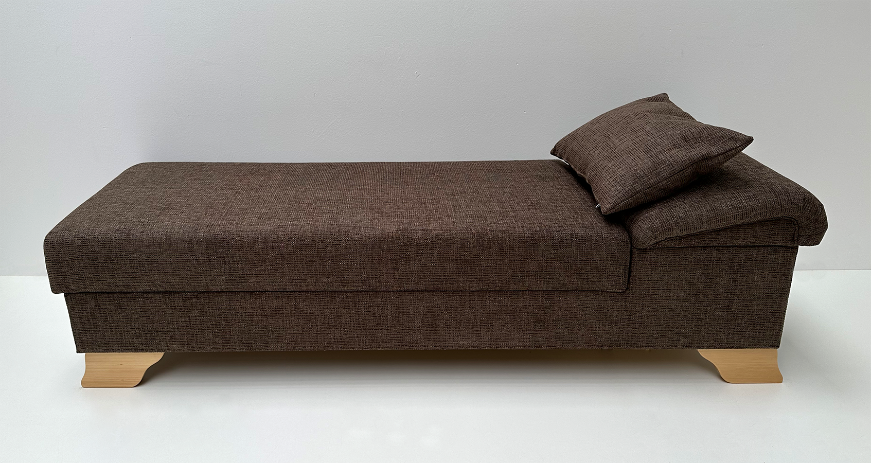 Liege Diwan Rosenheim, freistehend, ohne Funktion, Natura 804 braun, 38 Lagerstoffe !