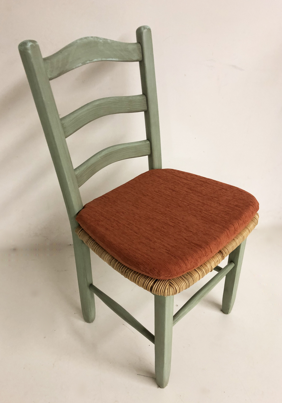 Polster für Bastsitz Esszimmer Stühle. Sitz  genäht, Pocking terra uni, Laschen und Wendedruckknopf