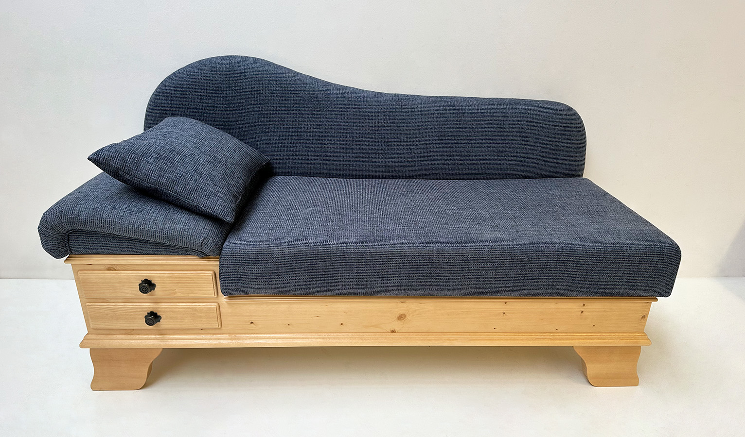 Sofa Liege Chiemgau Sonderlänge 175 cm, Sitzhöhe 50 cm, Stoff Natura 812 blau
