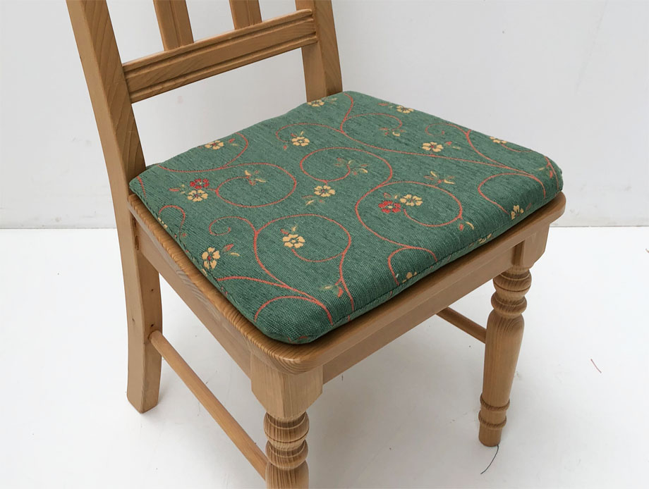 Stuhlkissen genäht, Stuhl 3140, mit 2 Laschen und Wendedruckknopf, Pöchlarn Ranke grün