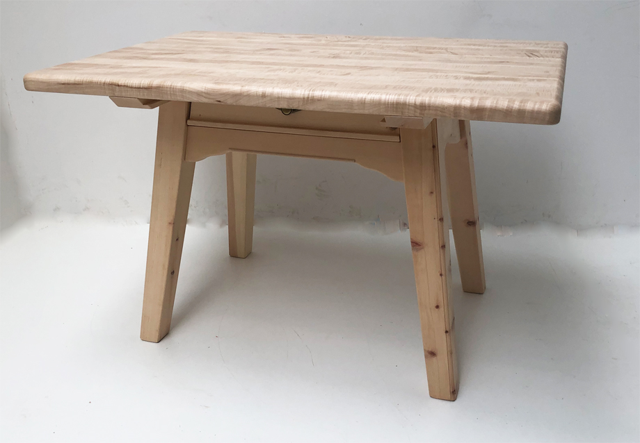 Tisch Alpen 120/85 cm, mit Schubladen, Zirbenholz, geölt, Ahornplatte geölt