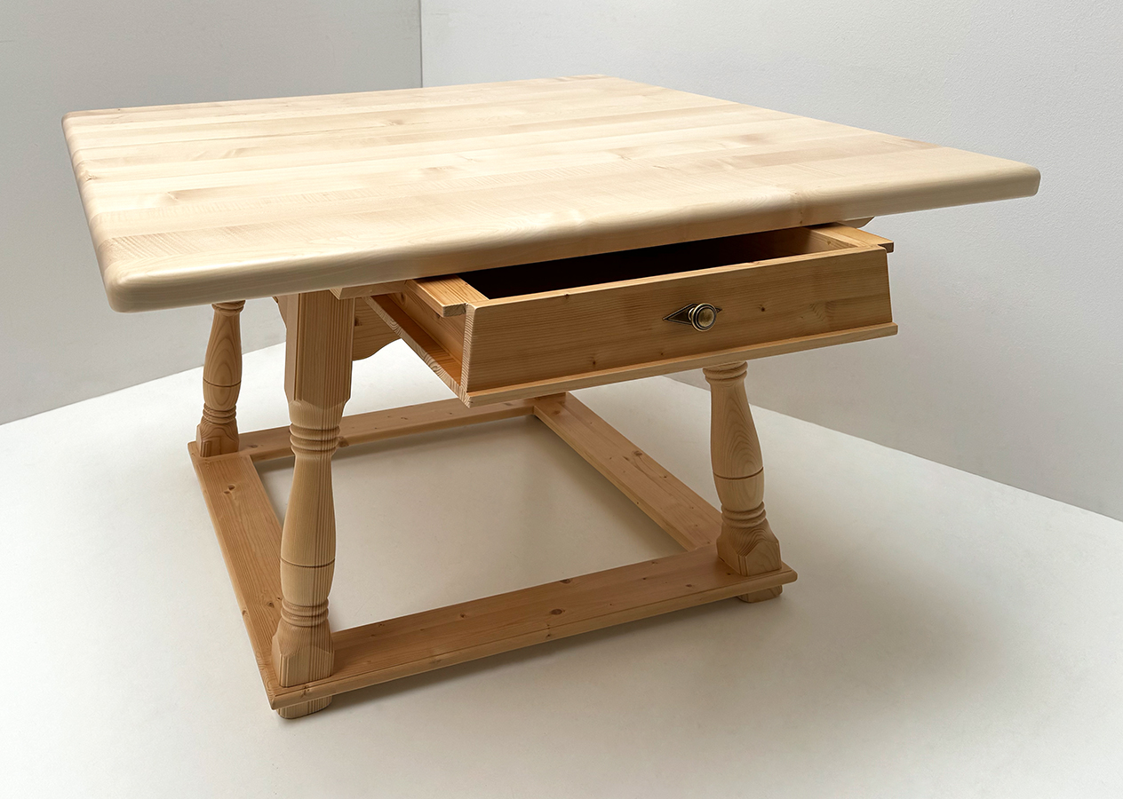 Tisch Bozen 120/120 cm, Schubladen, Gestell Rosner lackiert, massive Ahornplatte 4 cm natur lackiert