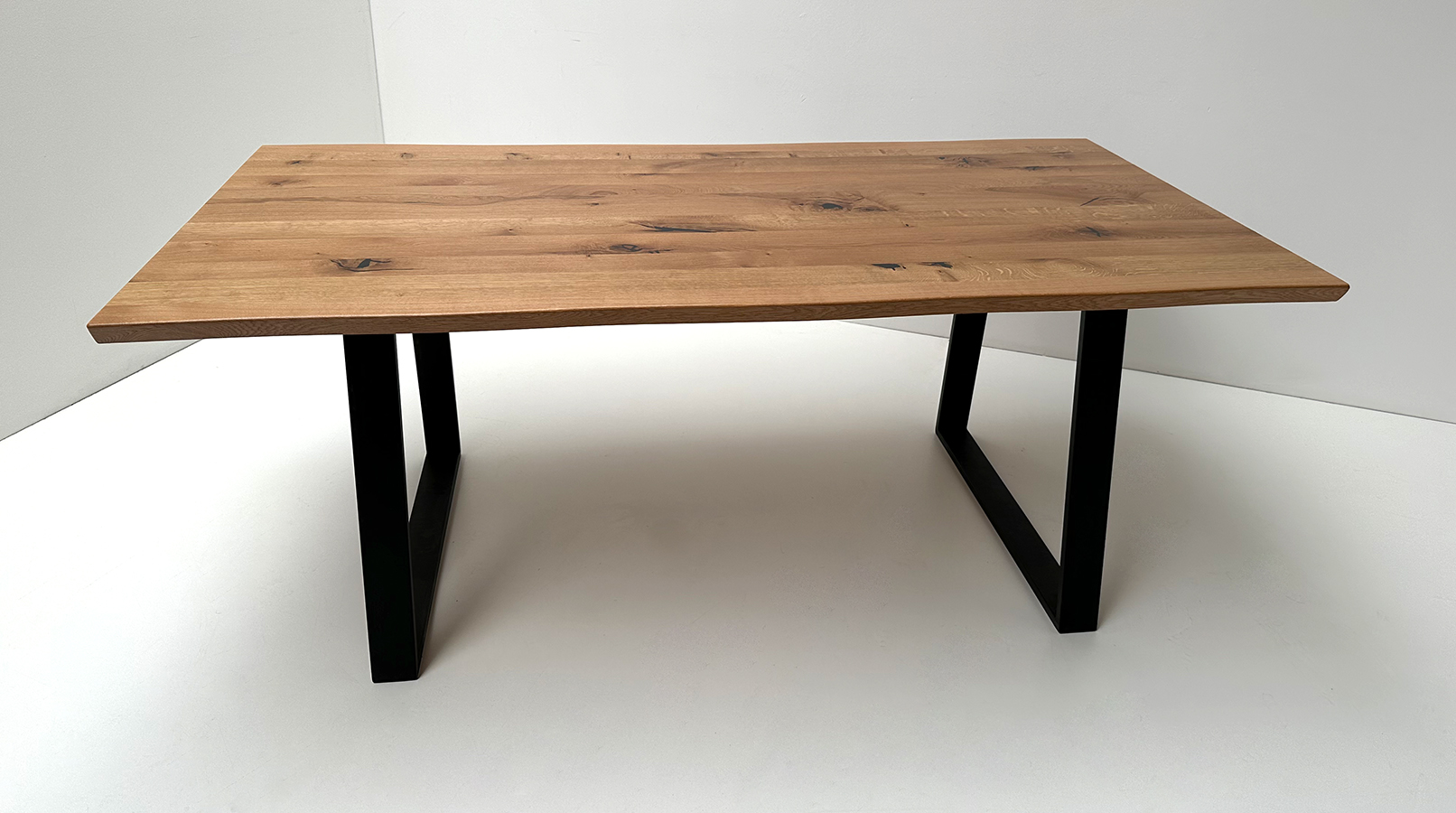 Baumtisch Tisch Oviedo 4 200/100 cm, ohne Mittelfuge, Wildeiche, Metallgestell, mit Ansteckplatte