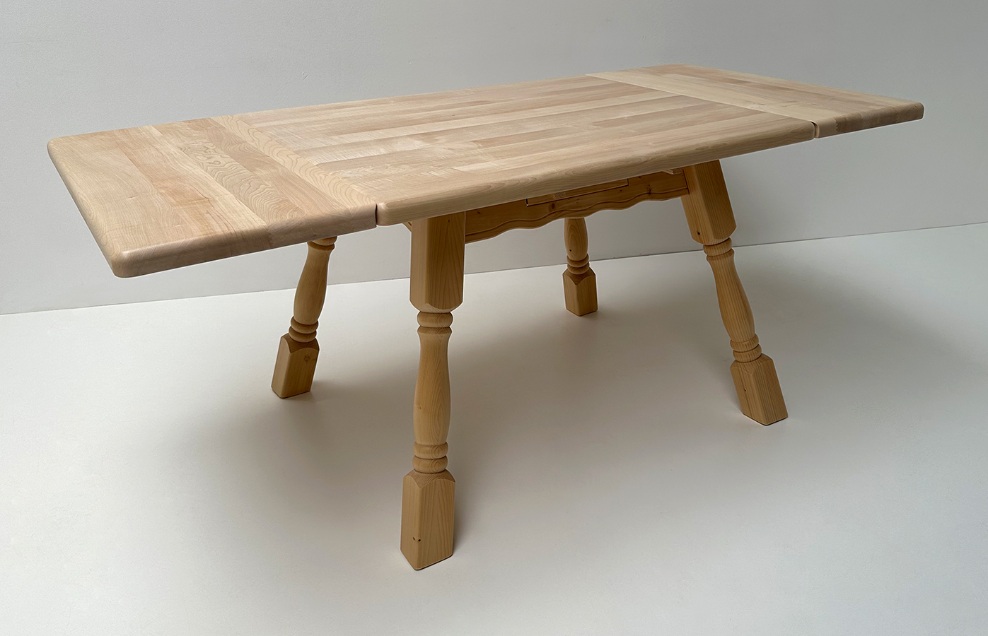 Vierfußtisch 4510 Amberg, m. Schublade, Ahornplatte 90/105 cm, 2 Ansteckplatten 40 cm