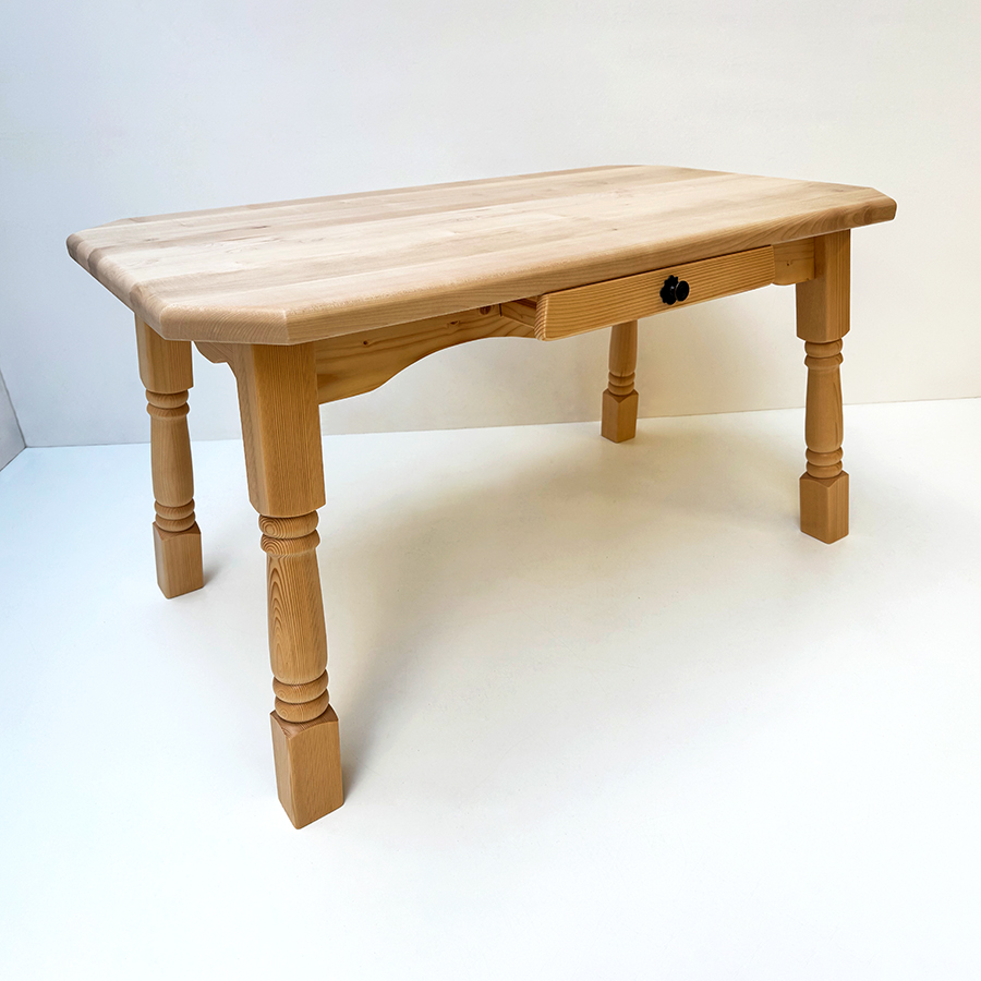 Vierfußtisch Amberg 140/80 cm mit Ahornplatte, Ecken abgeschrägt 15 cm