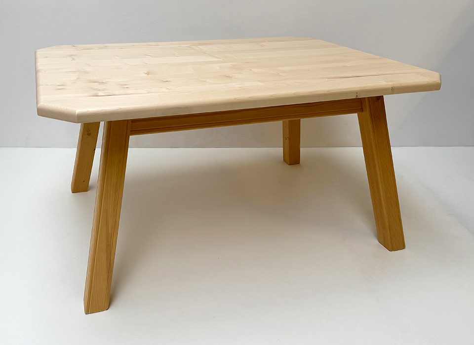 Vierfußtisch 4510 Amberg-Rosenheim, Schubladen, gerader Fuß, Ahornplatte 150/90 m Ecken abgeschrägt