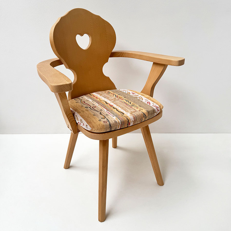 Armlehnstuhl Munich 8Kantfuß, Rosner lackiert, Polster genäht, Pocking beige