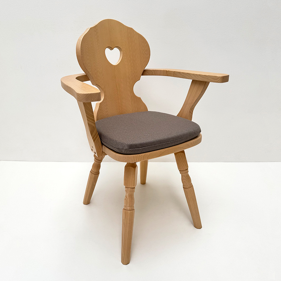 Armlehnstuhl Munich gedrechselter Fuß, Rosner (Nr. 16) lackiert, Polster genäht, Stoff TS-6350