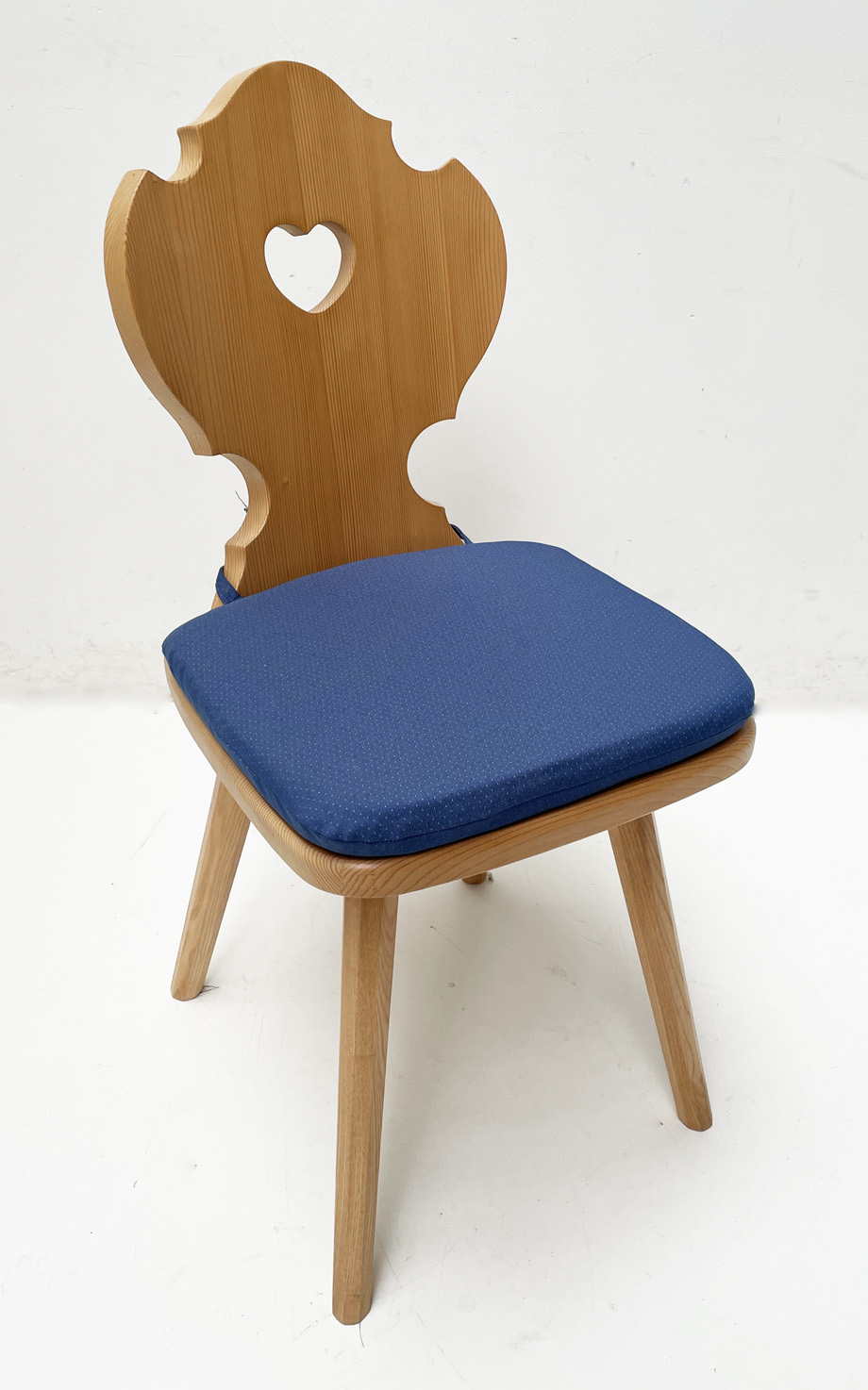 Bauernstuhl 5340 Landhaus, Fichte Rosner lackiert, Polster genäht, Wels blau