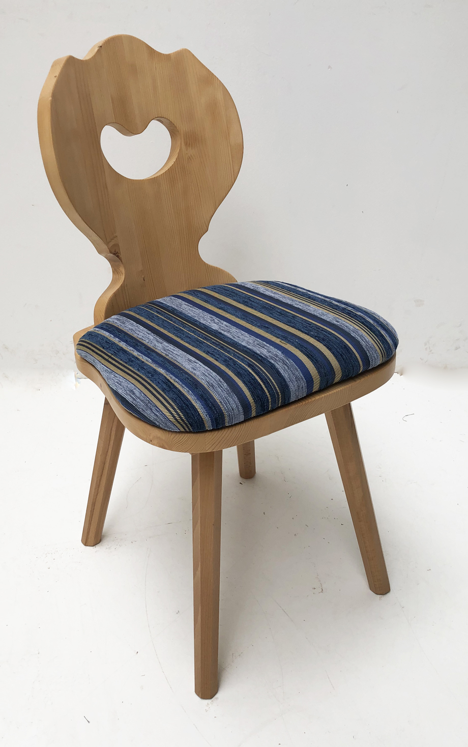 Bauernstuhl Füssen, Fichte massiv, Rosner Hartwachs, Polsterplatte Edmonton blau 