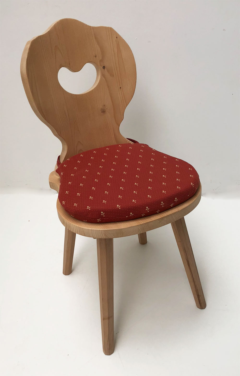 Bauernstuhl Landau mit Stuhlkissen genäht, Stoff Kundl rot, jetzt in 38 Lagerstoffen preisgleich