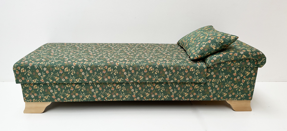 Liege Diwan Rosenheim, ohne Funktion, freistehend, Mülheim grün, 38 Lagerstoffe preisgleich !