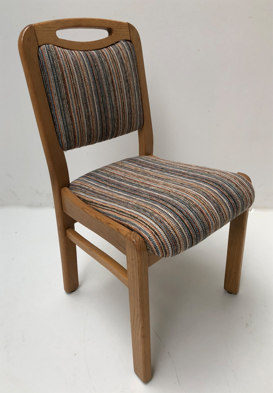 Neupolsterung EKA Esszimmer Stühle. Sitz und Rückenlehne