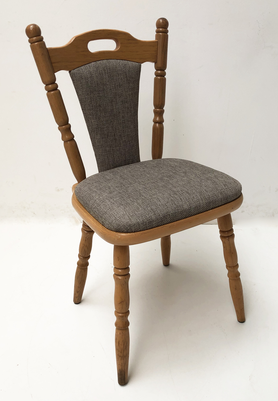 Neupolsterung EKA Esszimmer Stühle. Sitz und Rückenlehne, Verano 620