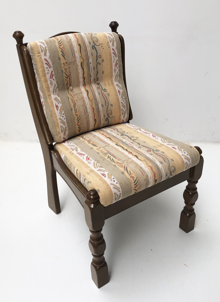 Neupolsterung EKA Wohnmöbel Esszimmer Stühle. Sitz und Rückenlehne, Pocking beige