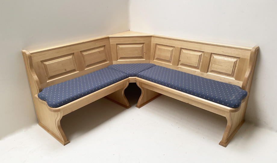 Eckbank Lindau 165/185  mit Truhen, Aussenwangen gerillt, Polsterplatten, Kundl blau