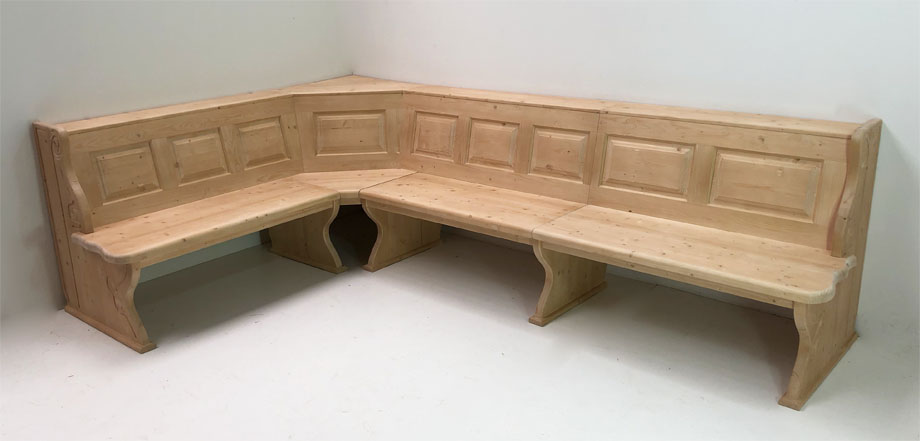 Eckbank Lindau 195/300 , Ablagenverbreiterung, Wangenverbreiterung, Aussenwangen geschnitzt