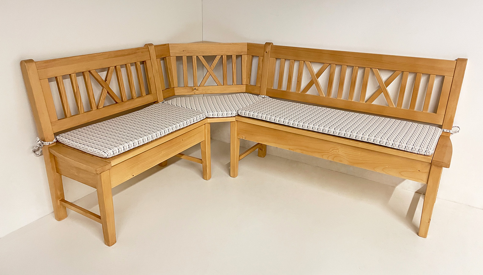 Eckbank Nürnberg 150/190 cm mit Sprossen, Fichte Rosner lackiert,  Polstersatz genäht, Venice 101