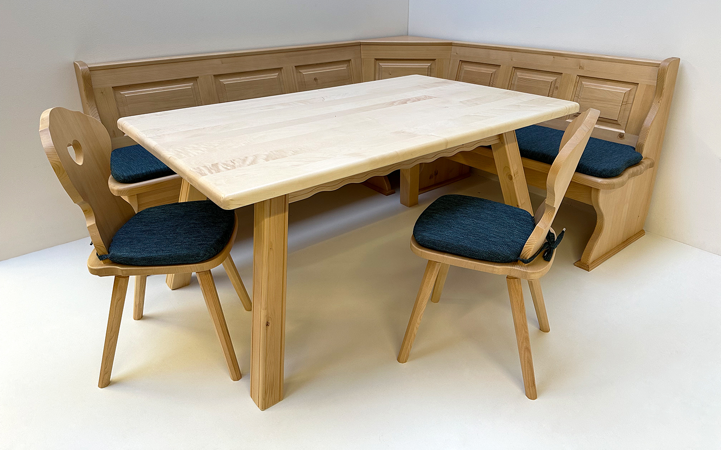 Eckbankgruppe Lindau 220/185 Fichte, Tisch 4510G-Amberg100/160 , Stühle Munich, Verano 672