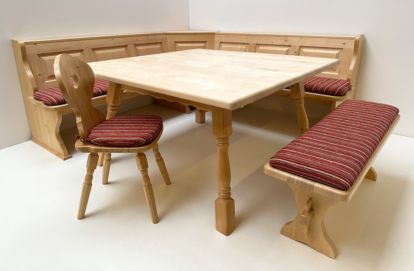 Eckbankgruppe Lindau 220/220 Fichte, Tisch 140/140, 4510-Amberg, Stühle Munic, Vorbank 120, TS-3025