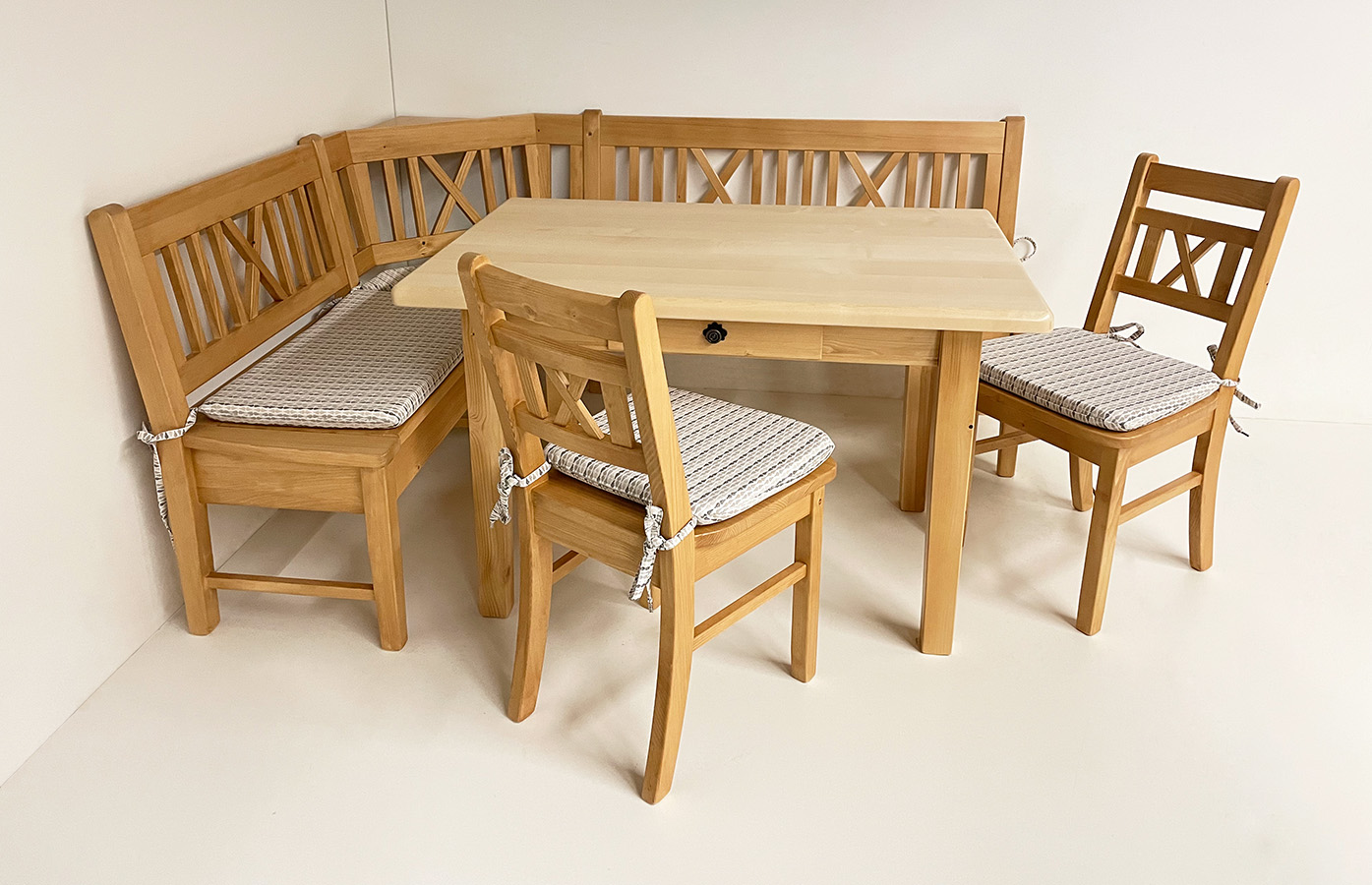 Eckbankgruppe Nürnberg, 150/190 cm, Ahornpatte 120/80 cm, 2 Ansteckplatten, 2 Stühle, Venice 101