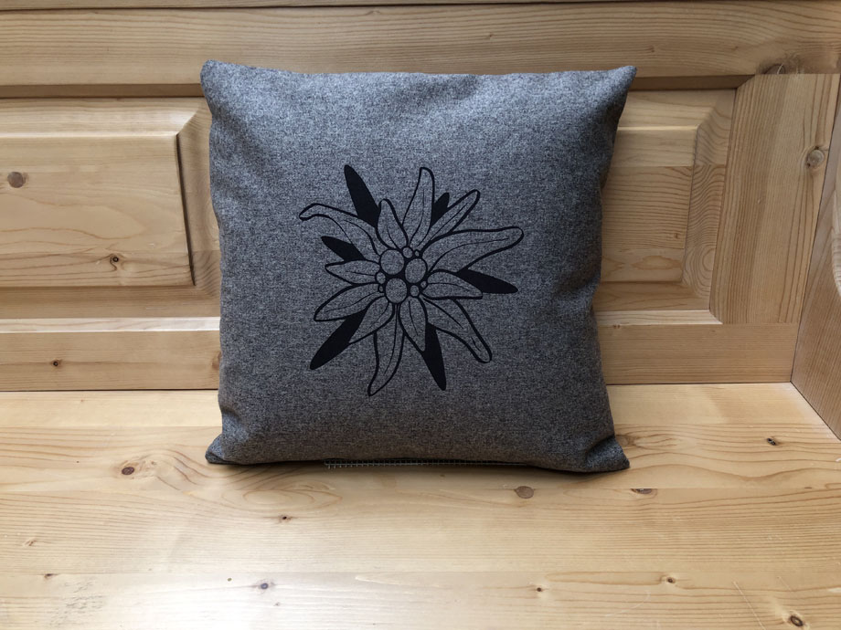 Federkissen, Kissen genäht  40/40 cm mit Reissverschluss, Stoff Edelweiß caramel