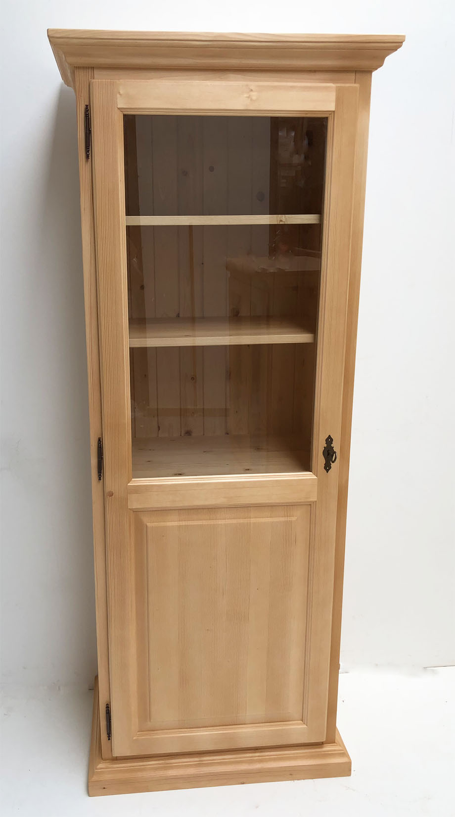 Glasvitrine Füssen Wertach schmal 1-trg., DIN Links, mit Sockel