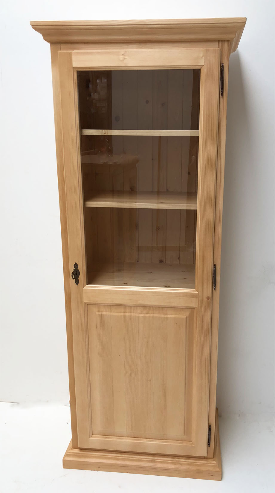 Glasvitrine Füssen Wertach schmal 1-trg., DIN Rechts, mit Sockel