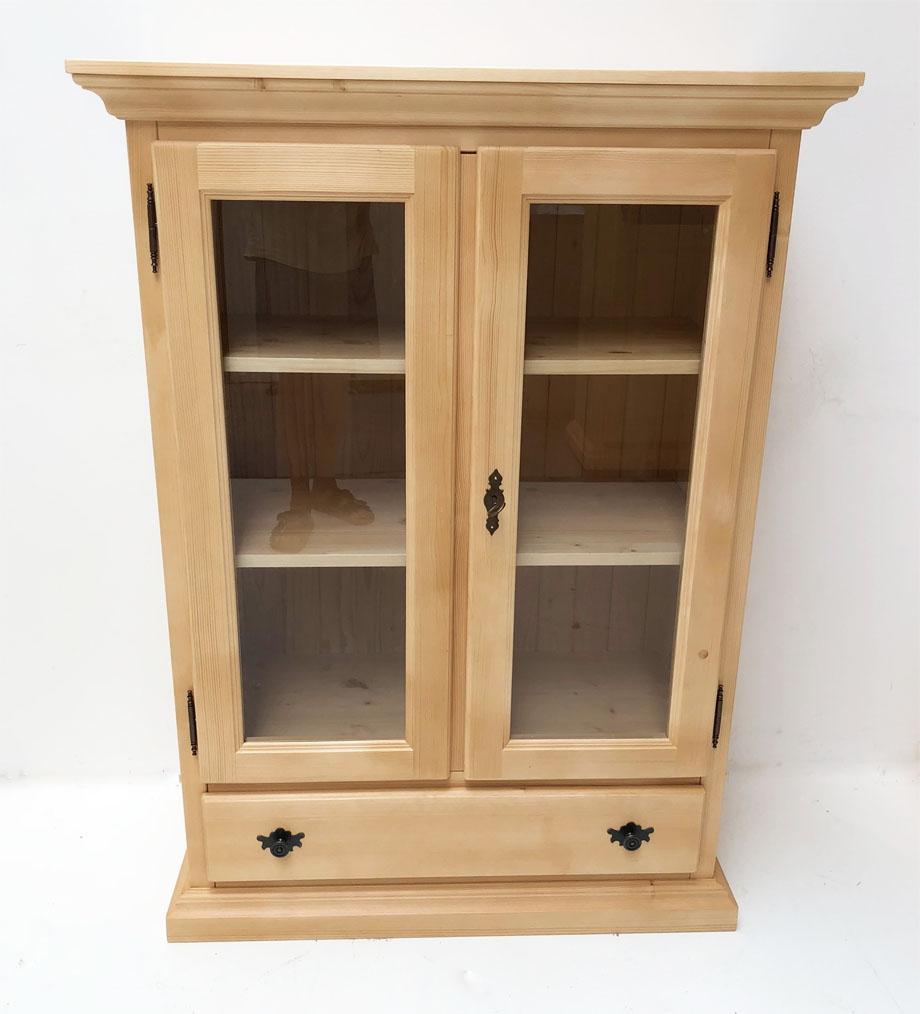 Halbvitrine Glasvitrine Füssen Wertach breit 2-trg., B95 cm, mit Sockel