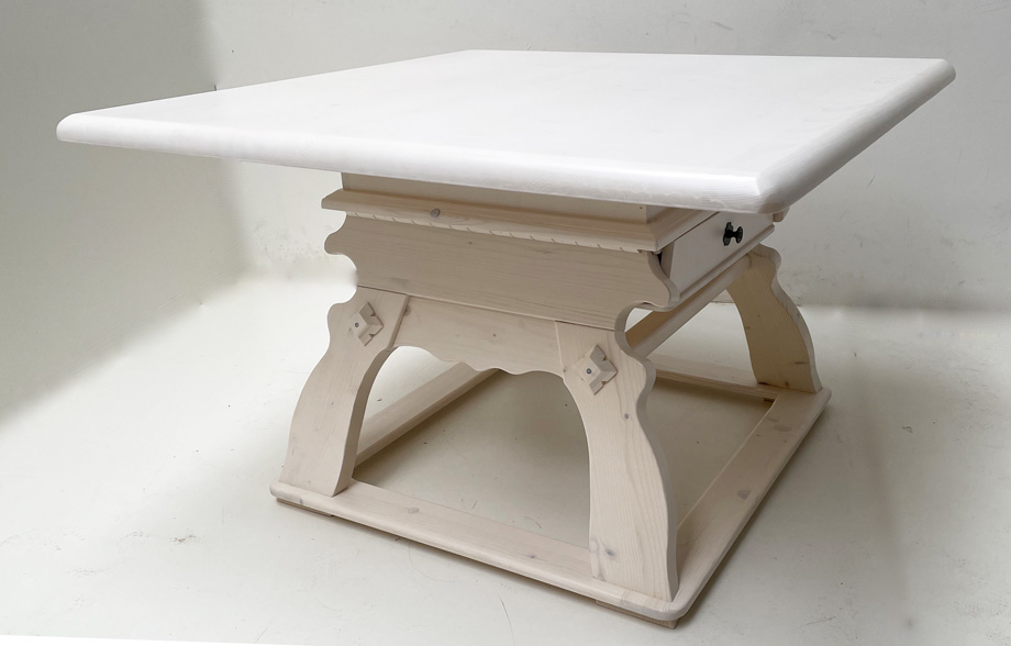 Jogl-Tisch Landau 120/120 mit Schubladen, Fichteplatte , KORALAN weiss lasiert