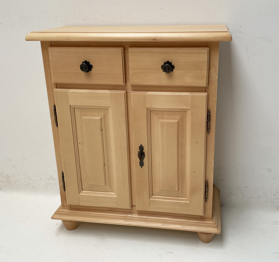 Kommode Füssen, B70 cm,  2 Türen mit Schloß, 2 Schubladen, Rosner lackiert