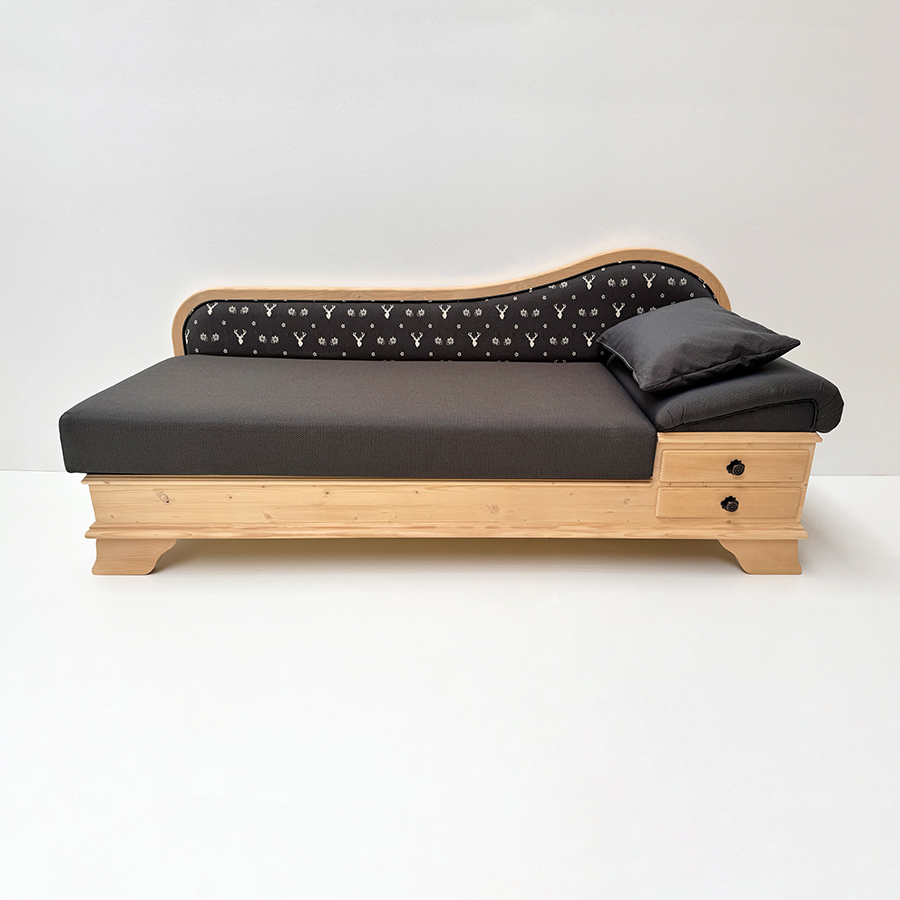 Sofa Liege Garmisch, Rücken mit Keder statt Nagelreihe, TS-3005 Hirsch grau, TS-3019 Uni Grau