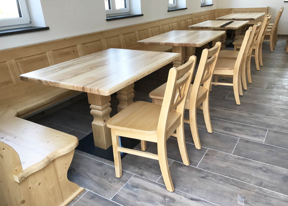 Klostertisch Mittelsäulen-Tisch 90/120 cm, Escheplatte, gefräste Säulen, Fußscheibe Metall