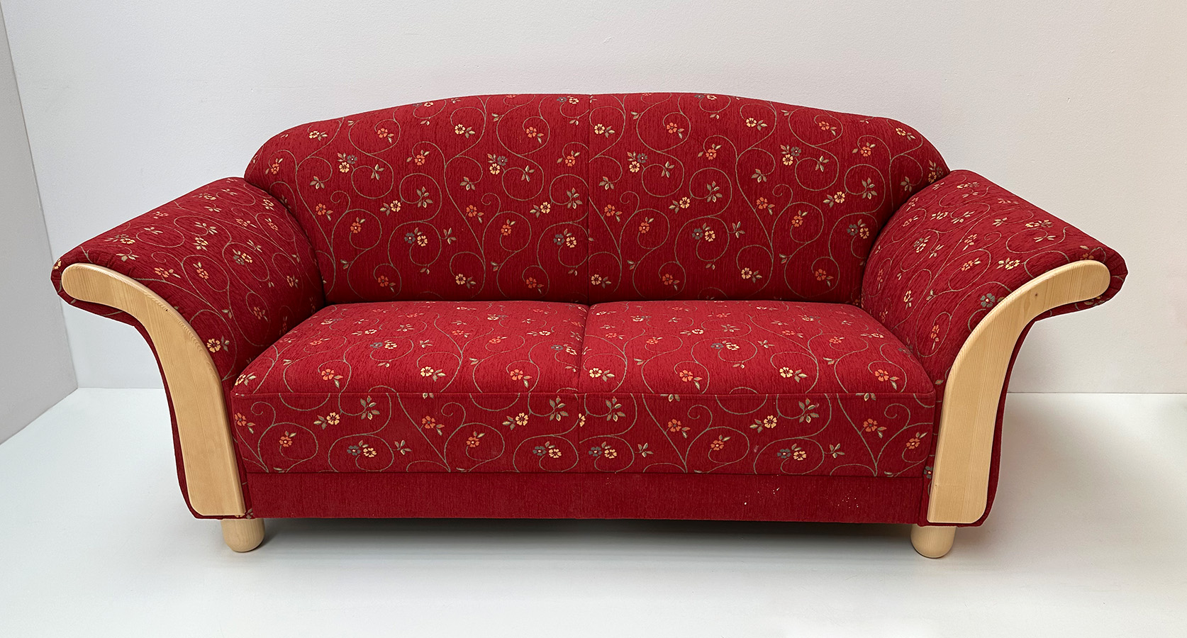 Polstersofa Davos 440-25,2,5-Sitzer,192 cm, Holzchatosen Fichte,Pöchlarn Ranke Bordeaux Uni bordeaux