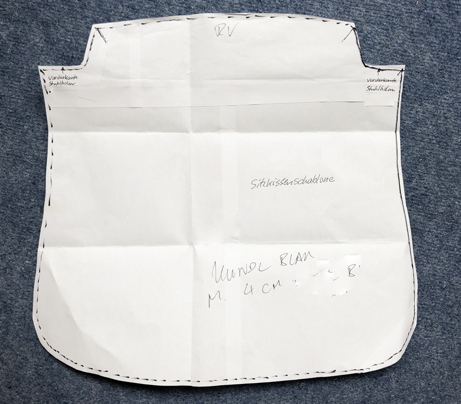 Stuhlkissen Kundenvorgabe genäht nach Schablone mit Bändern zum Anbinden, Stoff Kundl blau