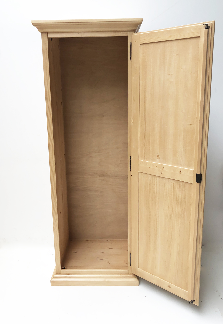 Schrank Füssen Tölz 1-trg., mit Sockel, Türe DIN rechts - Landhausmöbel